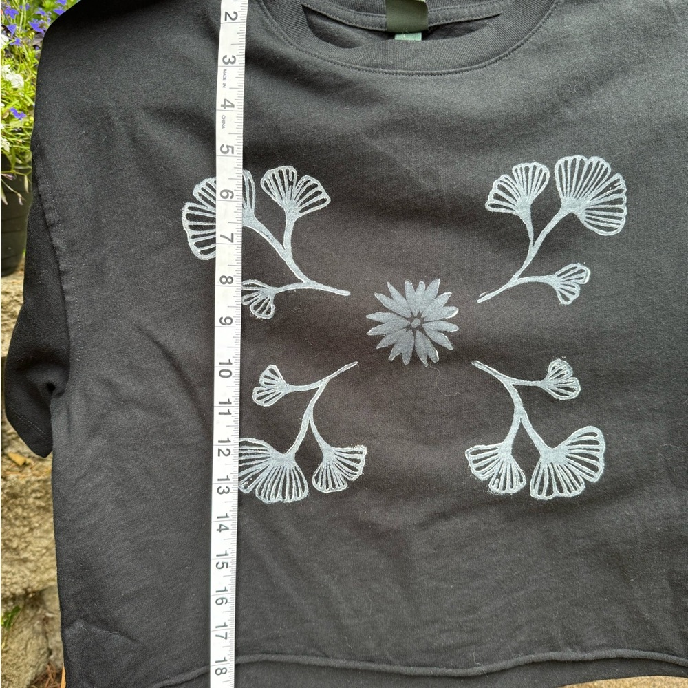 One-of-a-Kind Black Crop Top with Hand Blockprinted Gingko Leaf Design - Picture 6 of 7